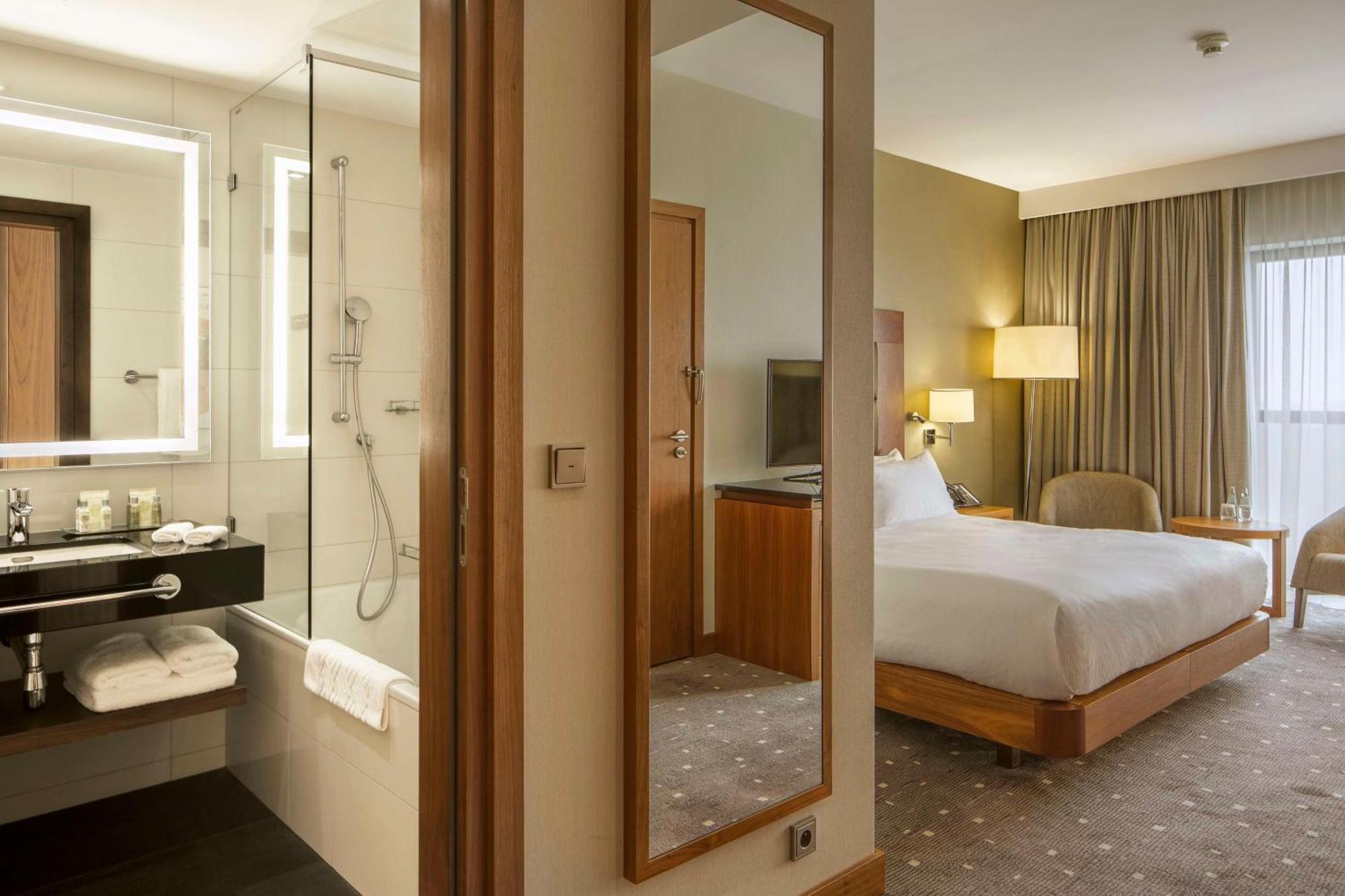 Doubletree By Hilton Lodz Hotel Eksteriør billede