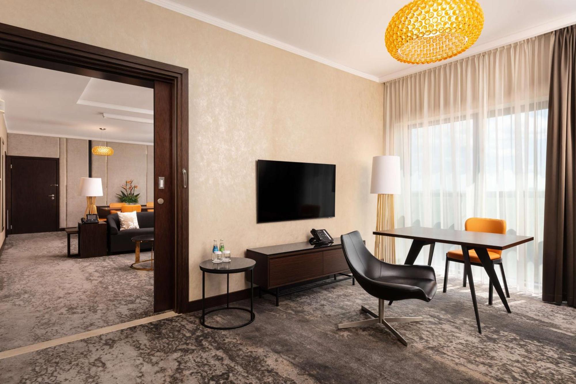 Doubletree By Hilton Lodz Hotel Eksteriør billede
