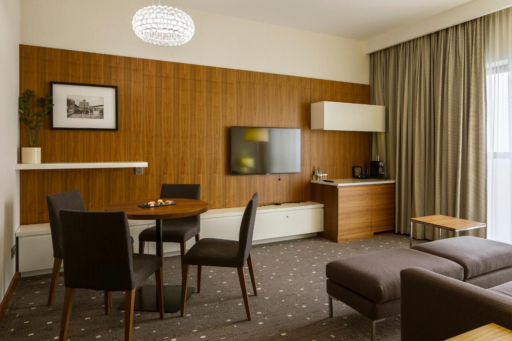 Doubletree By Hilton Lodz Hotel Eksteriør billede