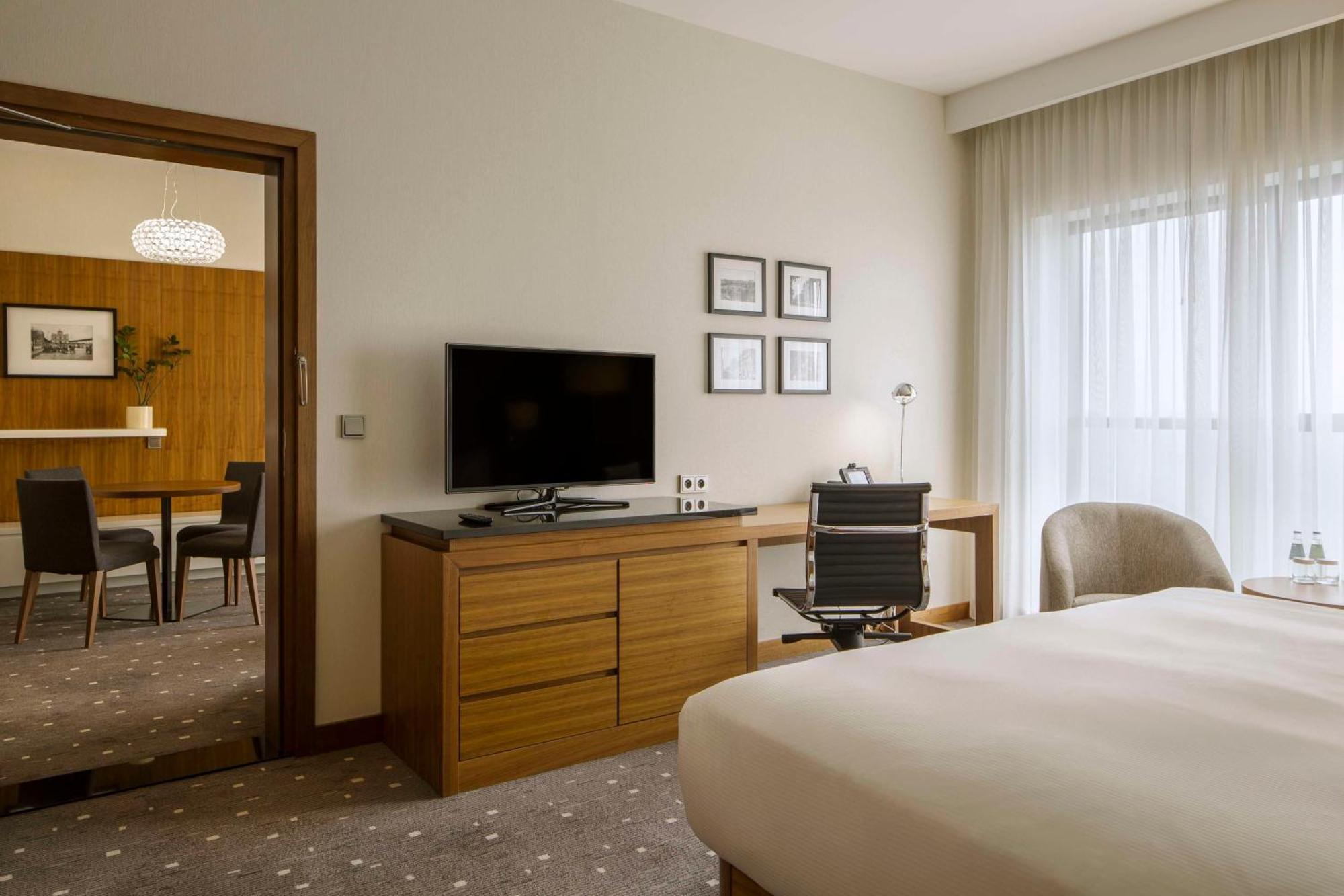 Doubletree By Hilton Lodz Hotel Eksteriør billede